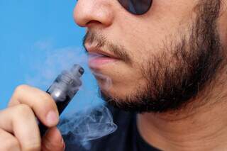 Cigarro agora chama vape, mas, a exemplo do convencional, vem cercado de riscos à saude. (Foto: Paulo Francis)