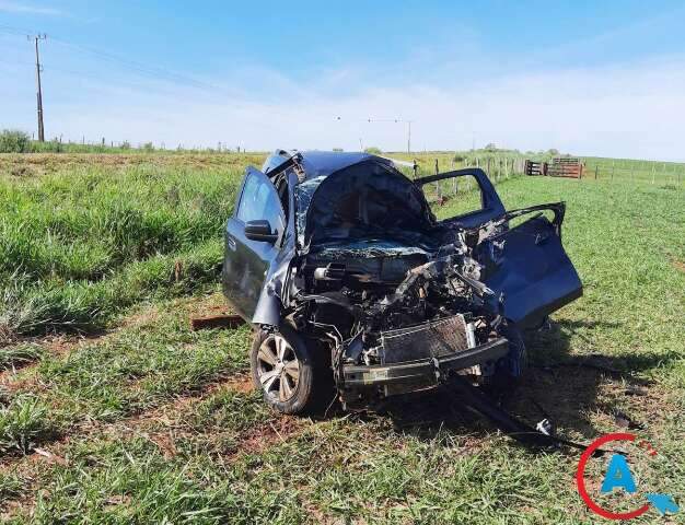 Jovem de 27 anos morre ap&oacute;s carro colidir em traseira de caminh&atilde;o na MS-160 