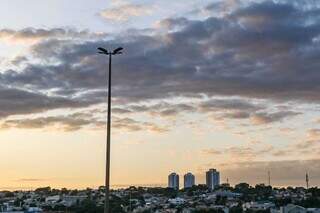 Semana tem previs&atilde;o de calor forte, tempo seco e pancadas de chuvas