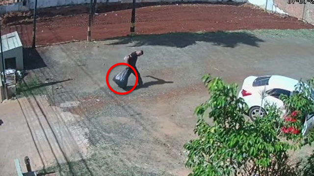 Funcion&aacute;rio &eacute; preso por colocar 25 kg de carne no lixo para furtar churrascaria