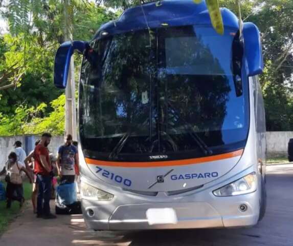 Federal prende 6 ap&oacute;s flagrar &ocirc;nibus levando bolivianos ilegalmente para SP