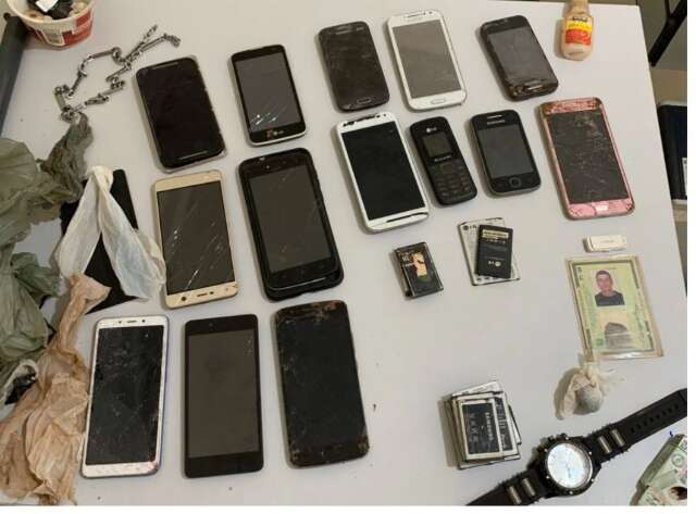 Pol&iacute;cia fecha &#039;boca de fumo&#039; e prende dupla que extorquia idoso de 83 anos