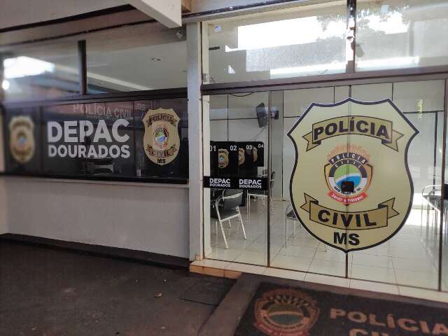Em surto e de tornozeleira, homem corre nu em universidade e acaba preso 