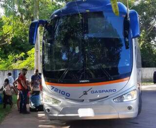 Ônibus flagrado levando bolivianos ilegalmente. (Foto: Divulgação / PF)