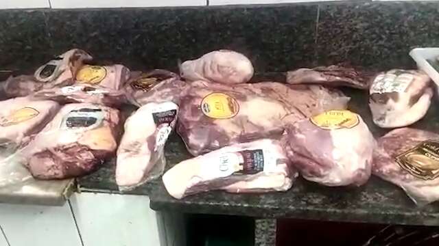  Carnes estavam &quot;sumindo&quot; h&aacute; 1 m&ecirc;s em churrascaria, diz den&uacute;ncia &agrave; pol&iacute;cia