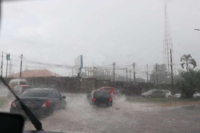 M&aacute;ximo de chuva nesta tarde atingiu 24 mil&iacute;metros na Capital