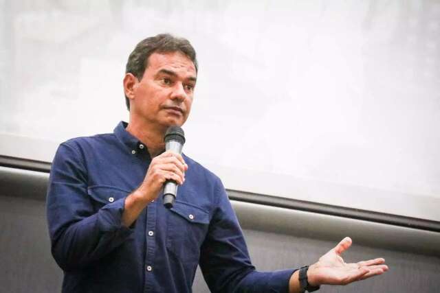 Prefeito diz que vai cortar ponto de quem fizer greve
