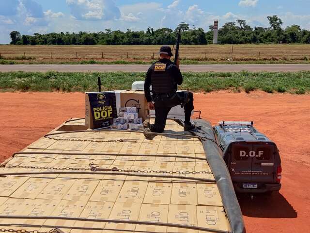 Caminh&atilde;o parado na BR-487 levava 45 mil pacotes de cigarro paraguaio