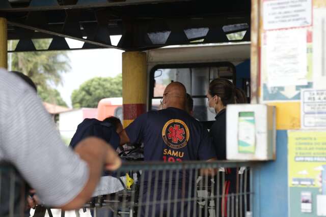 Rapaz aguarda 40 minutos pelo Samu em terminal que fica ao lado de posto
