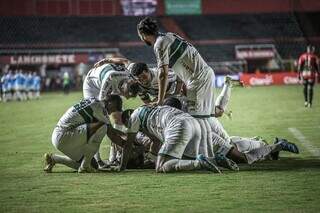 Coritiba avan&ccedil;a para a terceira fase da Copa do Brasil