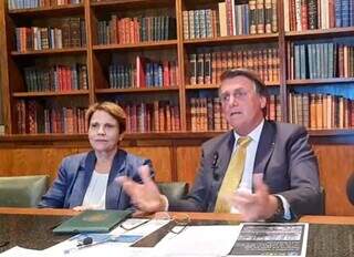 Ministra Tereza Cristina e presidente Jair Bolsonaro, em live. (Foto: Reprodução)