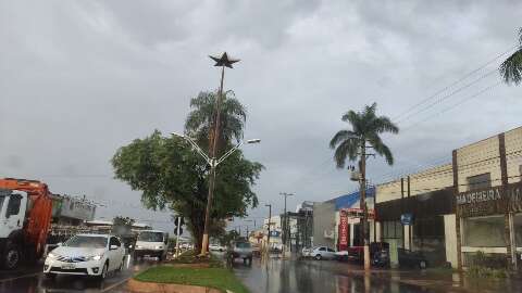 Cidades da fronteira com Paraguai têm manhã chuvosa nesta sexta