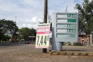 Posto Petrobras na Avenida Guntes Hans já vende gasolina a R$ 7,44 o litro. (Foto: Kísie Ainoã)