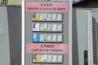 Posto Saito, nesta manhã, ainda vende litro da gasolina por R$ 6,39. (Foto: Kísie Ainoã)