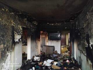 Apartamento incendiado no Centro de Campo Grande. (Foto: Divulgação/Bombeiros)