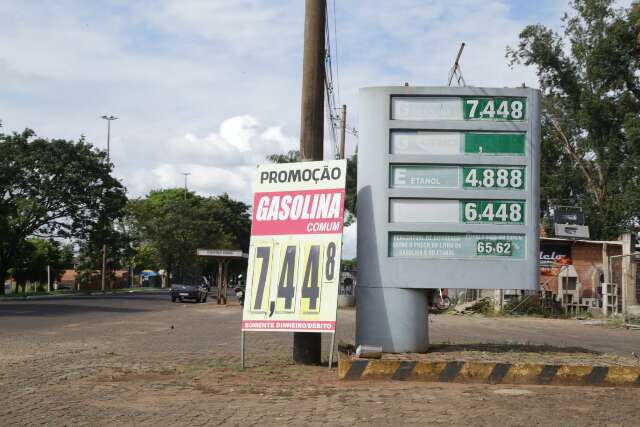 Gasolina vai a R$ 7,44 na Capital, mas ainda tem posto sem reajuste no pre&ccedil;o