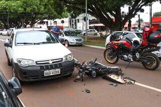Caminh&atilde;o passa por cima de moto e jovem perde fonte de renda 
