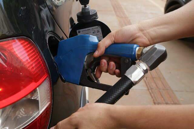 Mesmo com aumento, maioria dos leitores continuar&aacute; abastecendo com gasolina