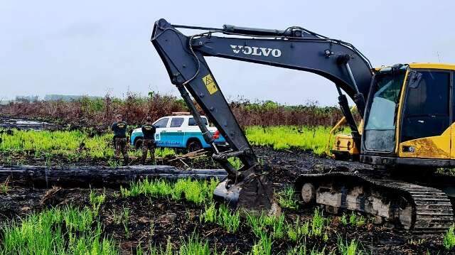 PMA apreende retroescavadeira e autua fazendeiro por degradar &aacute;rea de 10 km