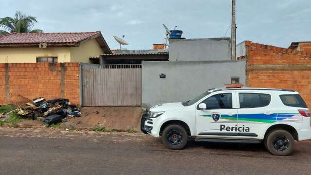 Donos viajam e cachorro morre queimado ap&oacute;s inc&ecirc;ndio atingir casa