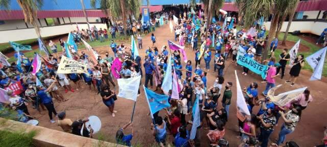 Justi&ccedil;a frustra greve dos professores com multa de R$ 50 mil ao dia