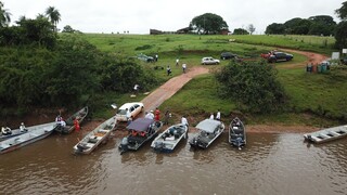 Embarcações utilizadas pelos voluntários na ação (Foto: Divulgação)