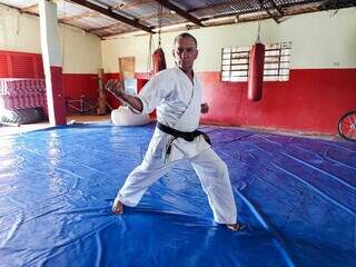 Marcos Antônio Alves Ribeiro é professor de karatê há mais de 20 anos. (Foto: Aletheya Alves)