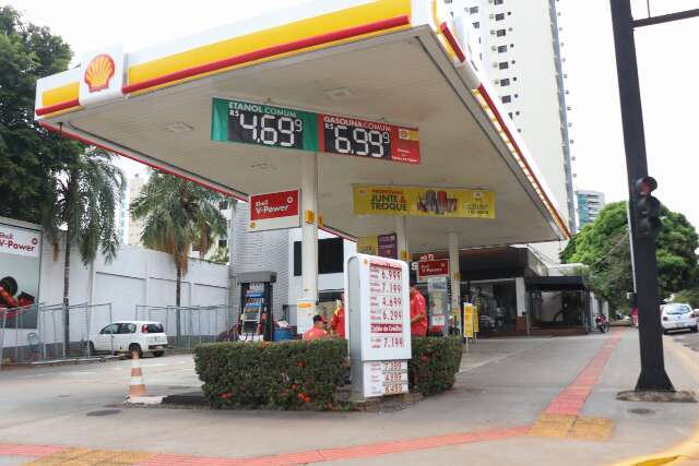 Encher tanque com gasolina custa mais de R$ 310