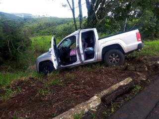 Motorista perdeu controle em curva e bateu em árvore. (Foto: Divulgação)