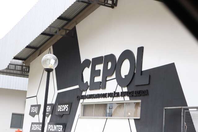 Homem &eacute; morto com golpe de faca no peito em bar da Capital
