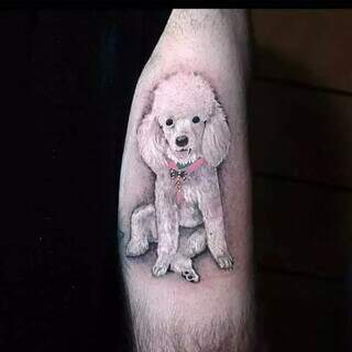 Fotógrafo fez uma tatuagem para homenagear cachorra. (Foto: Arquivo Pessoal)