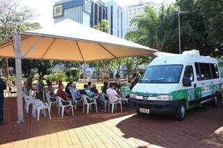 Unidade móvel estará na Praça Ary Coelho até às 17h. (Foto: Paulo Francis)