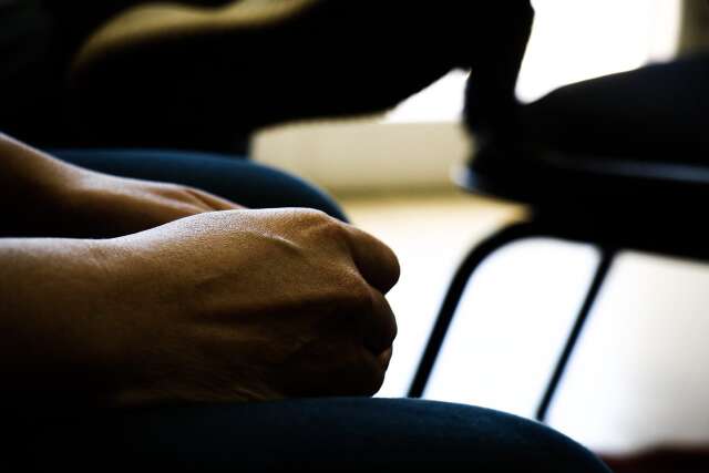 Pais relatam abusos de fonoaudi&oacute;logo: &quot;Colocava a m&atilde;o por dentro do short&quot;