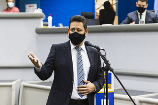 Vereador Clodoilson Pires durante sessão. (Foto: Câmara de Campo Grande/Divulgação)
