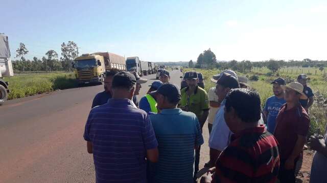 Bloqueios de caminhoneiros contra alta do diesel chegam &agrave; fronteira com MS