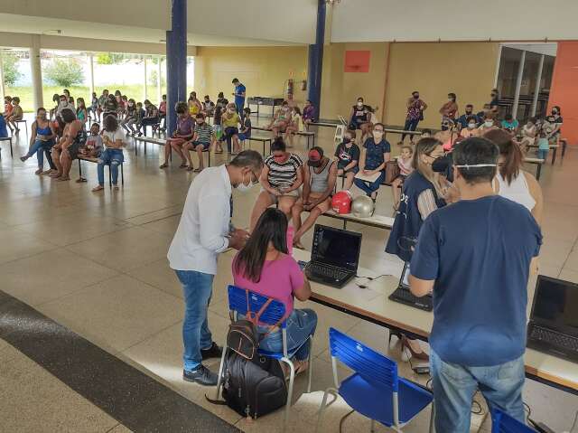 Vacina&ccedil;&atilde;o de crian&ccedil;as contra a covid &eacute; retomada em quatro escolas da Capital 