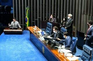 Sessão no plenário do Senado, nesta noite (15). (Foto: Marcos Oliveira/Agência Senado)