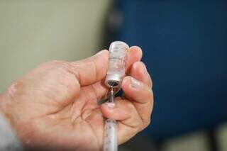 Vacinação tem sido uma das hipóteses para redução recente de casos graves, neste ano. (Foto: Henrique Kawaminami)