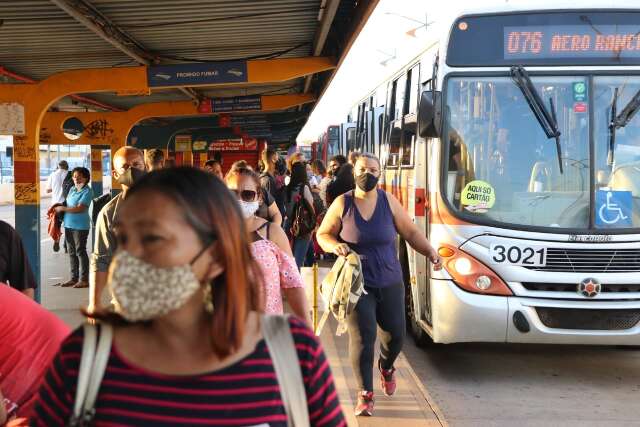  &quot;Maioria n&atilde;o denuncia por medo&quot;, diz defensoria sobre ass&eacute;dio sexual no &ocirc;nibus