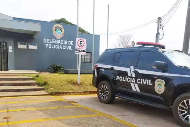 Encapuzados, homens fazem mulher e crian&ccedil;as ref&eacute;ns durante roubo em ch&aacute;cara