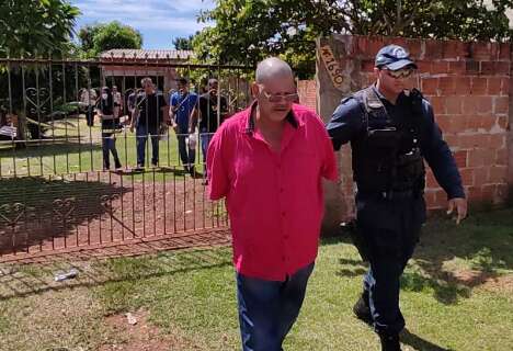 Homem muda vers&atilde;o e diz que pai morreu ao cair da cadeira de rodas