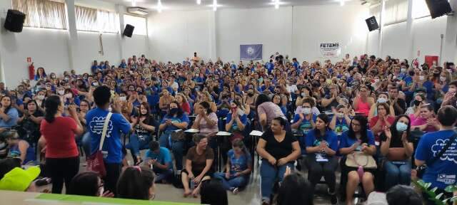 Professores rejeitam nova proposta de reajuste e greve chega ao quinto dia 
