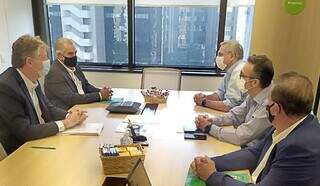 Em São Paulo, Reinaldo Azambuja teve reunião com diretoria da Suzano. (Foto: Divulgação)