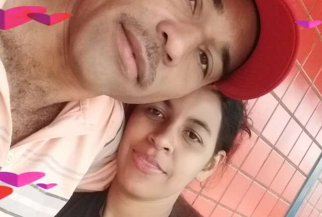 Aos 36 anos, mulher deixa tr&ecirc;s filhos depois de ser assassinada pelo companheiro