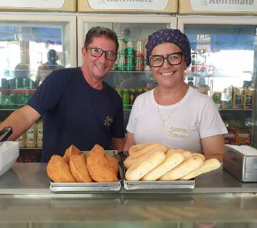 Próxima à terra do ET Bilu, família serve risole que atrai famosos