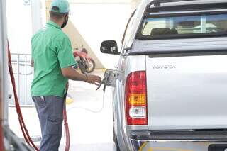 Preços da gasolina e diesel dispararam na última semana em Campo Grande. (Foto: Kísie Ainoã)