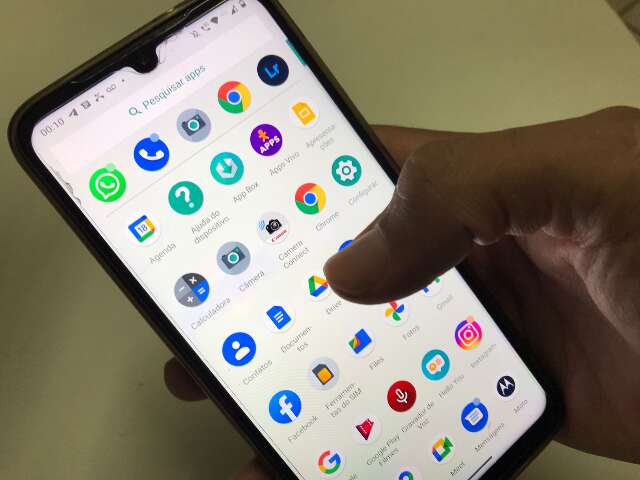 Instru&iacute;da a fazer &quot;varredura&quot; em app, mulher cai em golpe e perde R$ 9 mil