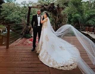 Jonathas e Larissa se casaram às margens do Rio Mimoso. (Foto: Rodrigo Marques)