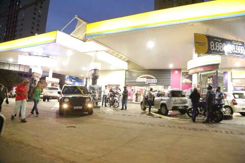Pesquisa da ANP indica preço médio do litro de gasolina no país de R$ 7,26