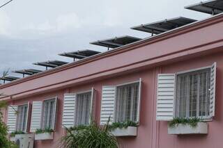 Doceria na Rua Antônio Maria Coelho instalou placas solares recentemente. (Foto: Kísie Ainoã)
